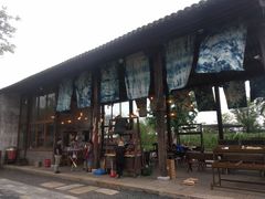 -田园东方蜜桃村的田野营地