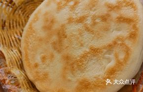 Stir-Fried Chicken with White Steamed Bun