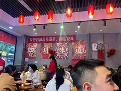 -爆炸头阿姨小四川正宗川味小吃(无任何分店)