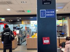-麦当劳(上海虹桥站30B检票口楼上)