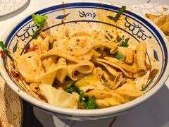 -阿瓦山寨·湘菜现炒·剁椒鱼头王(咸阳总店)
