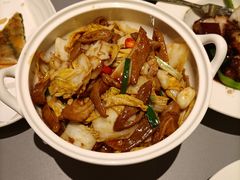 酸白菜炒肥肠-桂满陇·蟹黄小笼汤包(中山公园店)