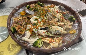Bamboo Basket Steamed Three-Color Bighead Carp