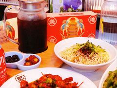 -肥肥虾庄·金牌油焖大虾(首义路店)