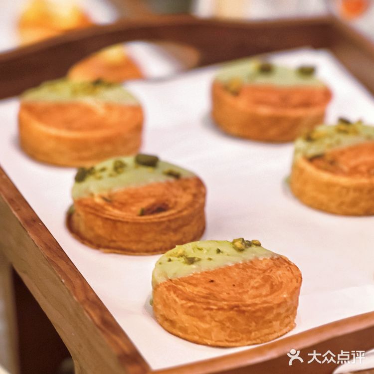 上海外滩老钱风奢牌酒店，竟然吃到繁花同款油墩子！