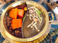 鸳鸯锅品-小天鹅火锅·一线江景洪鼎旗舰店(洪崖洞店)