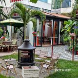 置身于一个宁静而美丽的花园之中。- 蒜蓉乳山生蚝🦪