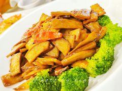 -鞍山大白鲨美食酒店