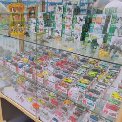 -逝水玩具折扣店