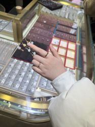 -周大福CHOW TAI FOOK(宝山苏宁易购店)