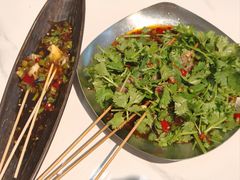 香菜牛肉-嗨辣小聚·盘锦河蟹·海鲜烧烤龙虾(盘锦十年好店)