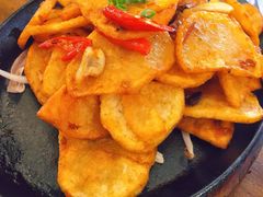 -阿瓦山寨·湘菜现炒·剁椒鱼头王(咸阳总店)
