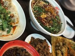 -爆炸头阿姨小四川正宗川味小吃(无任何分店)