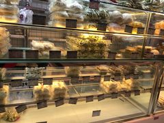 面包甜点陈列柜-白玉兰食品甜凤店(合生汇店)