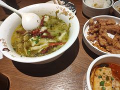 -渝是乎酸菜鱼(龙旗购物中心店)
