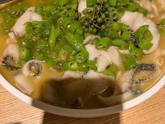 酸汤煮嫩滑鱼片-小大董·烤鸭(王府井apm店)