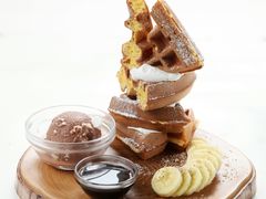 香蕉窩夫配朱古力醬&nbsp;-发记甜品(豉油街店)