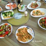 仿佛他们的存在就是为了满足顾客的每一个小小愿望