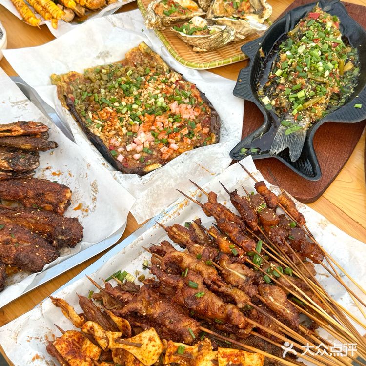 成都烧烤。。。夜市小摊确实很🐮！味道👍🏻