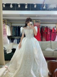 -月月婚纱礼服仓储店(王府井店)