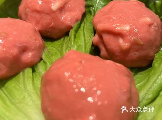 他们家的牛肉选自秦川的土黄牛，甄选秦川牛肉更鲜嫩天然