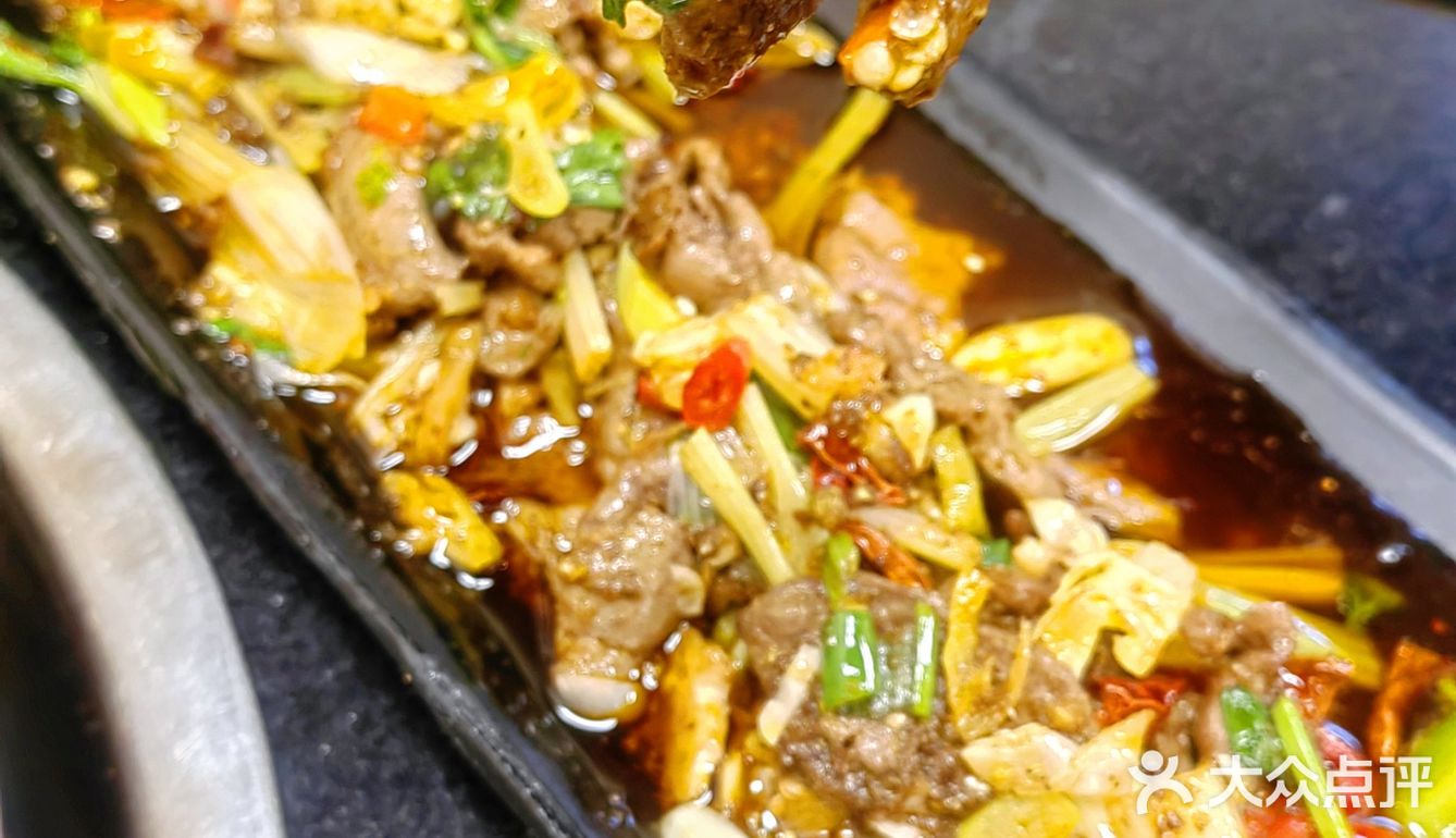 在翘脚牛肉汤锅店里吃到好吃的甜皮鸭