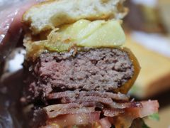 27&nbsp;牛肉汉堡-HELLO 27 意面·沙拉·帕尼尼