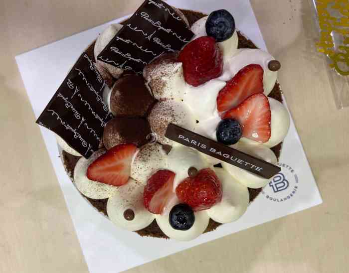 巴黎贝甜(古北路店)-"下午茶一直光顾的地方,地方不错,这边老外.