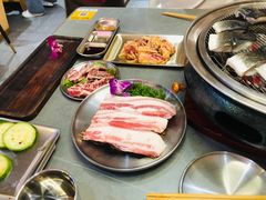 -围炉肉舍•炭烤活鳗•丹东海鲜烤肉(步行街店)
