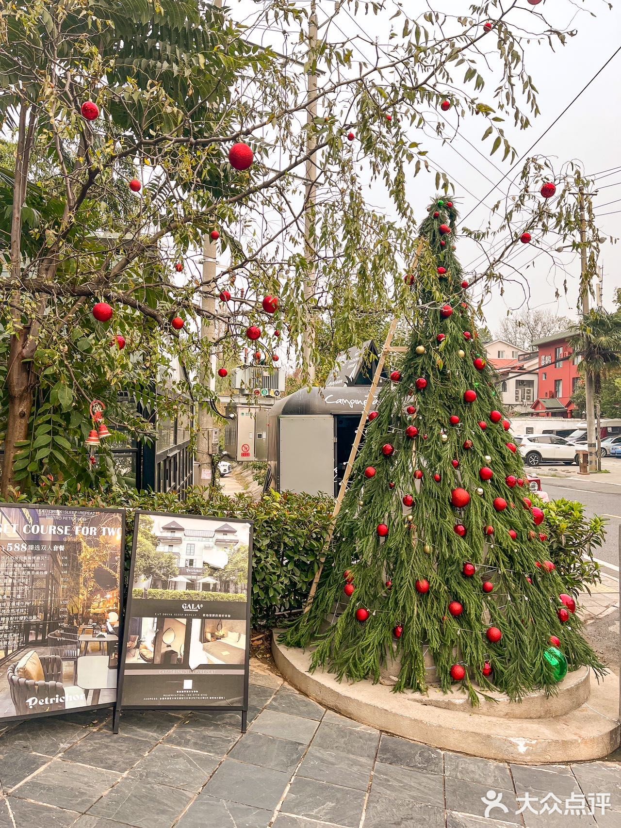 想不到武汉居然也有这么浪漫的地方～圣诞氛围也太美了吧～