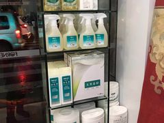 -福奈特洗衣洗鞋(宝华广场店)