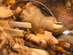 茶树菇炖羊骨-御唐府海珊瑚主题餐厅