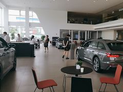 -上海冠松华奥奥迪4S店(张江店)