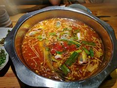 -野山舂·贵州现舂酸汤火锅(鸿通城店)