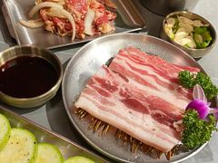 -围炉肉舍•炭烤活鳗•丹东海鲜烤肉(步行街店)