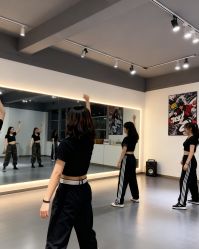 -艾美舞蹈工作室