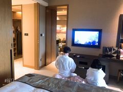 -上海滴水湖皇冠假日酒店