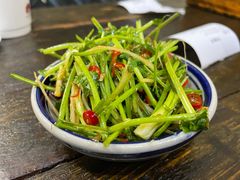 凉拌香菜头-盟重烧烤(东瓜山创始店)