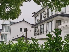 -弥舍·湖景团建泳池派对别墅·湖山境店