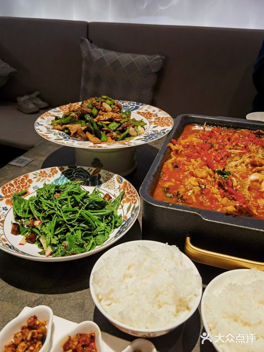 芙蓉十九·新湘菜橄榄油拌丝瓜苗图片