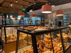 面包甜点陈列柜-Dough&Joe团憩(瑞虹天地月亮湾店)