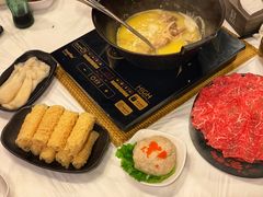 -鲜入围煮花胶鸡海鲜火锅