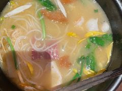 -银米·云南传统过桥米线(双廊黑金冠店)