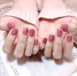 -朵拉定制美妆美甲