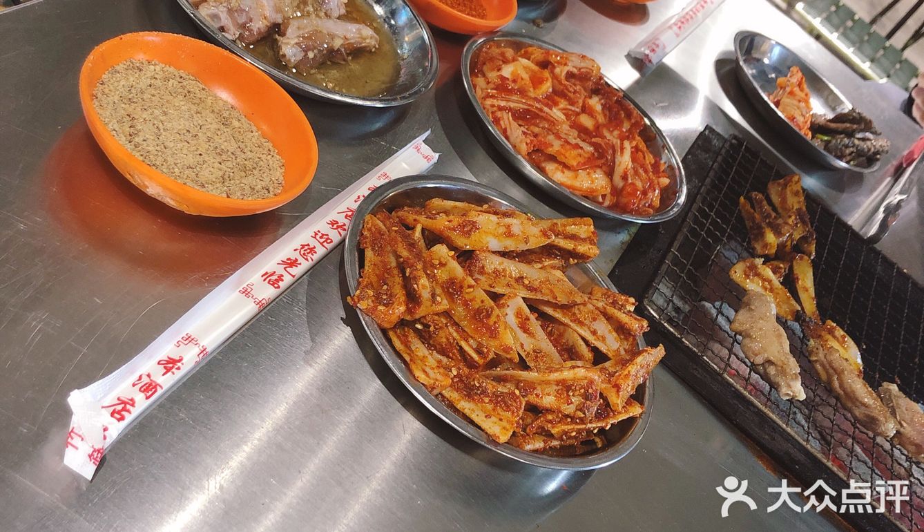 有点老,不过我烤的牛肉真是棒呀,冷面味道也不错