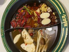 菌汤鸳鸯锅底-有拈头成都市井火锅(老门东店)