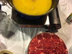 安格斯牛肉-鲜入围煮花胶鸡海鲜火锅
