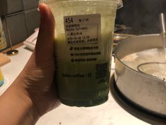 -瑞幸咖啡(绿地新都会9号楼店)