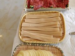 -鲁朗纳麦石锅鸡庄园