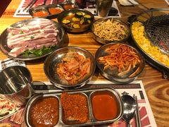 -青瓦炭韩潮烤肉(花园道店)